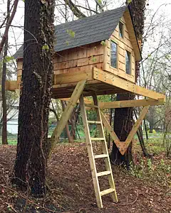 Alpino children's treehouse